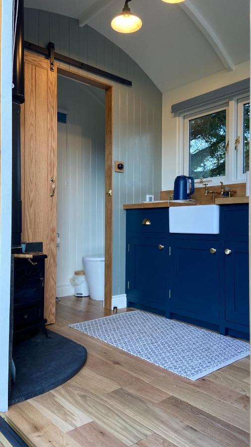 Bannfield Shepherds Hut バリマネー エクステリア 写真