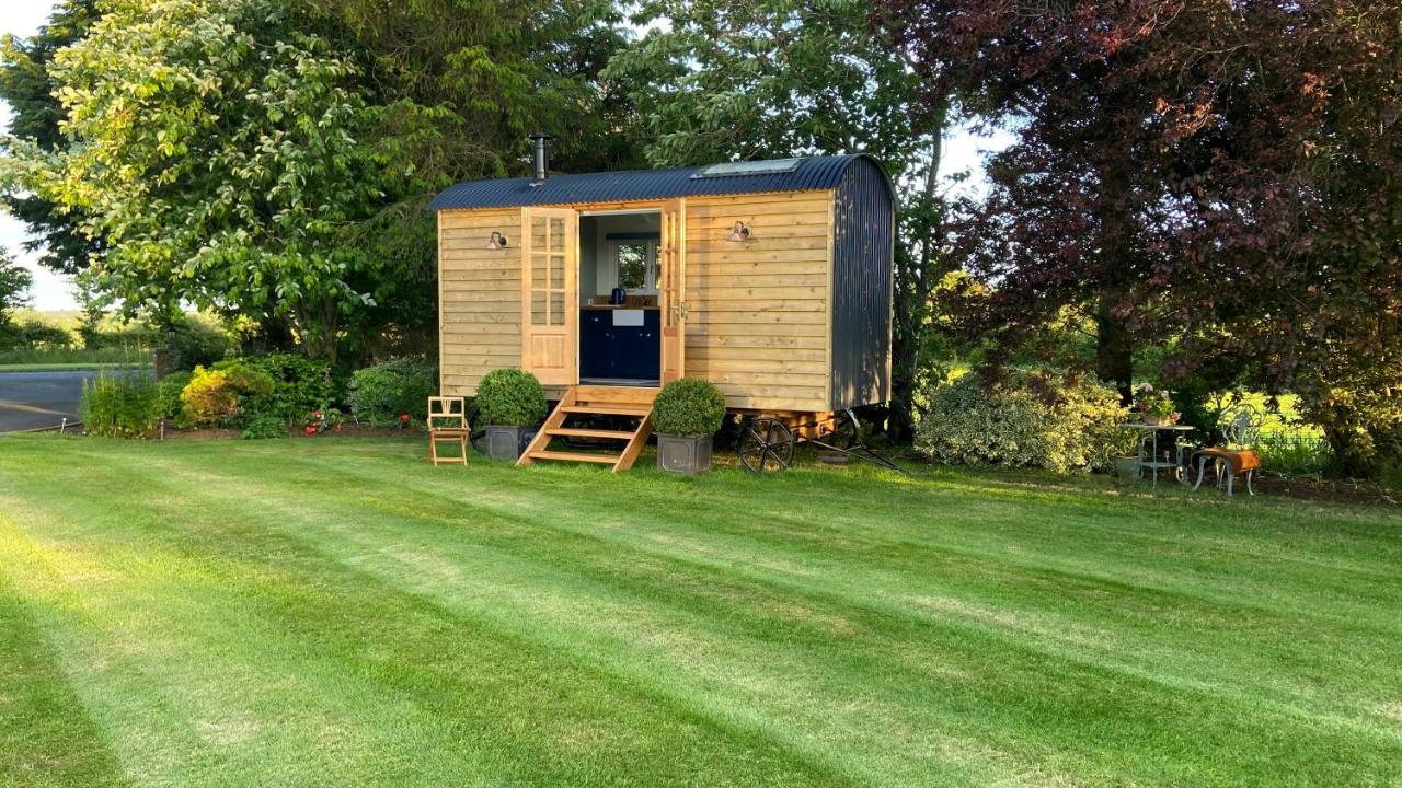 Bannfield Shepherds Hut バリマネー エクステリア 写真
