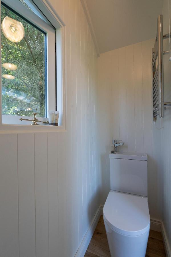 Bannfield Shepherds Hut バリマネー エクステリア 写真