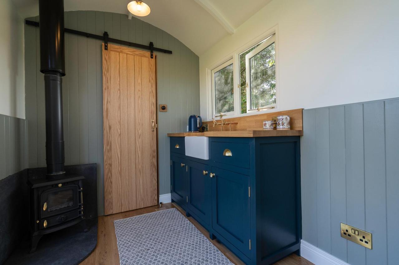Bannfield Shepherds Hut バリマネー エクステリア 写真